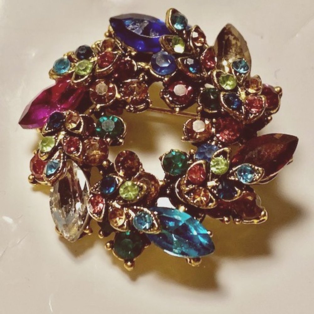 Multi-color Wreath Rhinestone Pin - Picture 2 of 3
